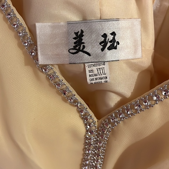 Gown - Picture 6 of 11